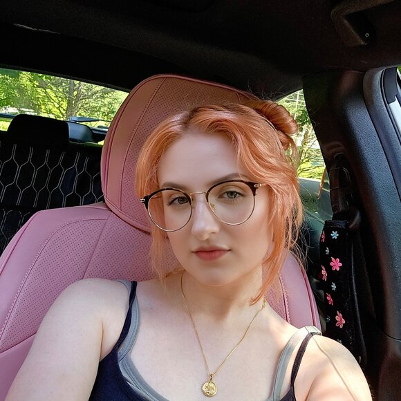 Meet your Posher, Hollyanne - Picture 1 of 1